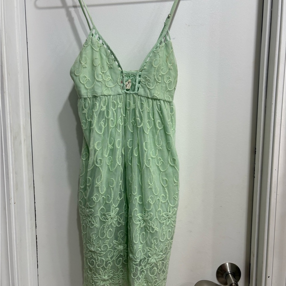 L'ATISTE Light Green Lace Dress
